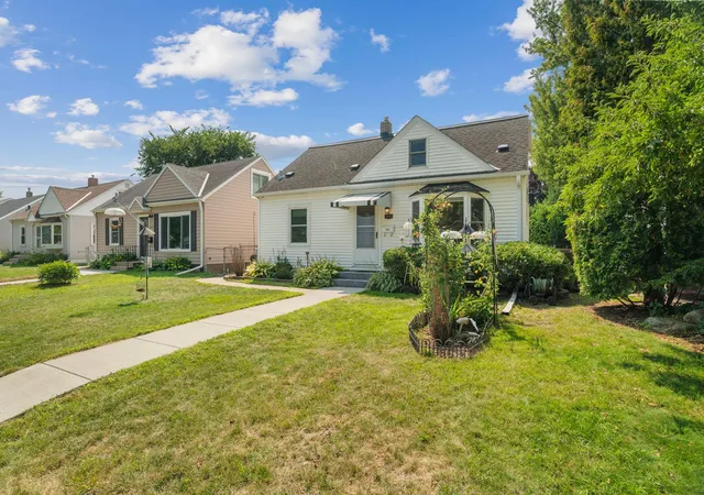 2nd image of 2030 Magoffin Ave, Saint Paul, MN 55116 | MLS# 7124706
