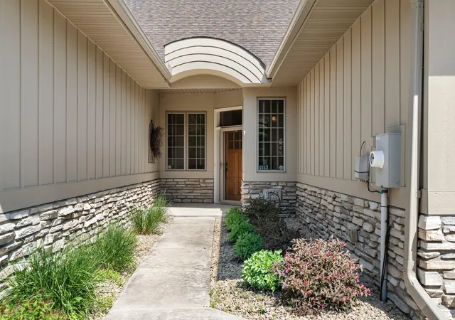 Photo 4 of Single family home for sale at 9363 Libby Ln, Eden Prairie, MN 55347 | MLS# 7124710 | Listing updated on 2026-08-29
