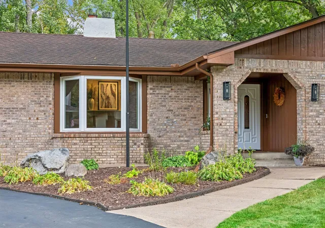 Photo 2 of Sale Pending at 5505 W Danube Rd, Minneapolis, MN 55432 | MLS# 7124711 | Listing updated on 2026-09-28
