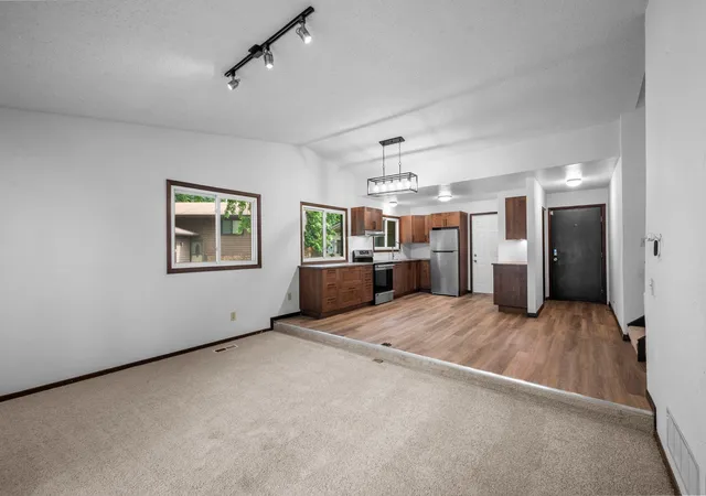 3rd image of 6770 Woodhill Trl, Eden Prairie, MN 55346 | MLS# 7124717
