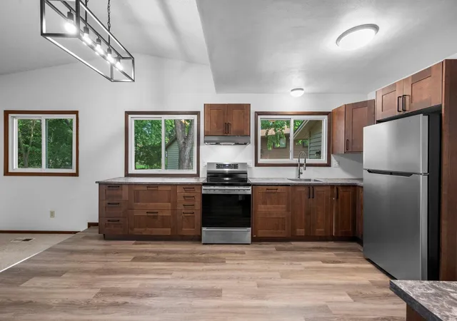 5th image of 6770 Woodhill Trl, Eden Prairie, MN 55346 | MLS# 7124717