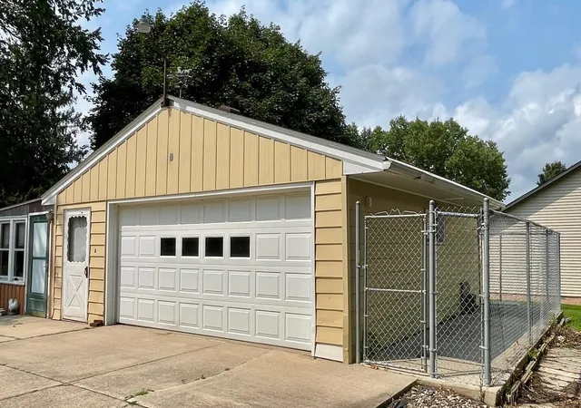 2nd image of 604 22nd Ave Nw, Austin, MN 55912 | MLS# 7124735