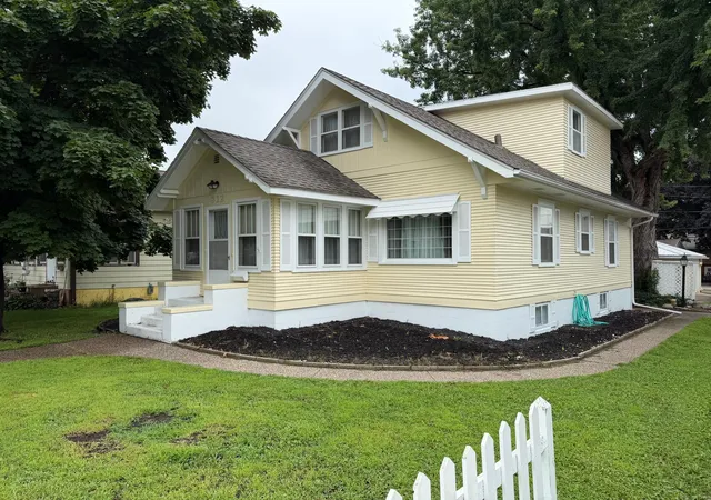 Photo 3 of Single family home for sale at 812 Bridge Ave, Albert Lea, MN 56007 | MLS# 7124739 | Listing updated on 2026-10-05