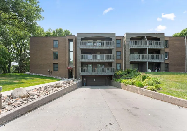 2nd image of 2800 Hamline Ave N, Saint Paul, MN 55113