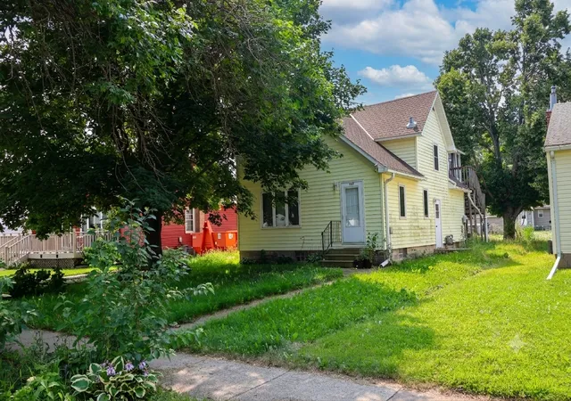 Single family home for sale at 117 4th Street S, Gaylord, MN 55334 | MLS# 7124770