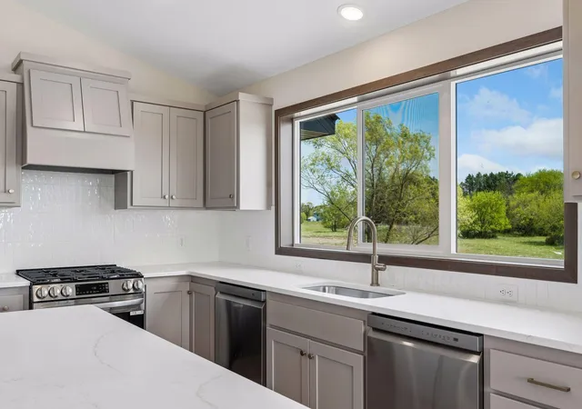 4th image of 22890 Zion Pkwy Nw, Oak Grove, MN 55448 | MLS# 7124794