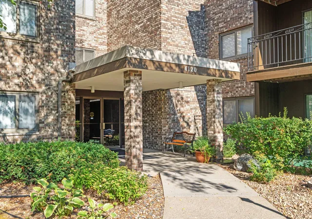 1st image of 4120 Parklawn Ave #220, Minneapolis, MN 55435 | MLS# 7124801