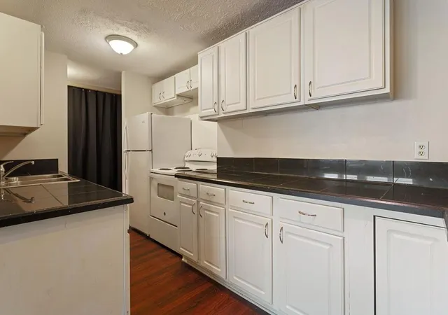 Photo 3 of Condo for sale at 2616 Harriet Ave #110, Minneapolis, MN 55408 | MLS# 7124822 | Listing updated on 2026-08-27