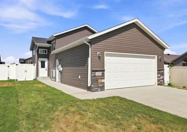 Photo 1 of Sale Pending at 3316 Maple Leaf Loop S, Fargo, ND 58104 | MLS# 7124852 | Listing updated on 2026-10-19