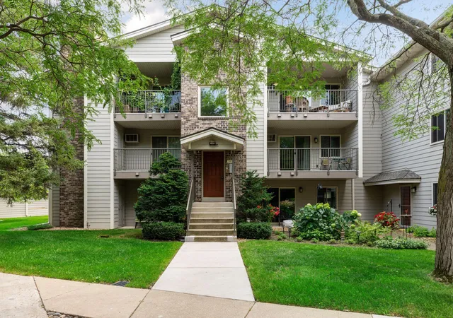 2nd image of 2130 Ridge Dr #23, Minneapolis, MN 55416 | MLS# 7124874
