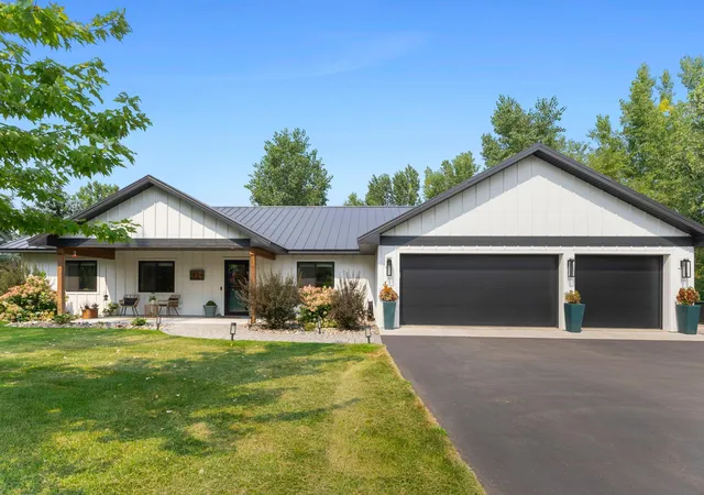 Photo 3 of Single family home for sale at 939 235th Street, Dresser, WI 54009 | MLS# 7124878 | Listing updated on 2026-08-14