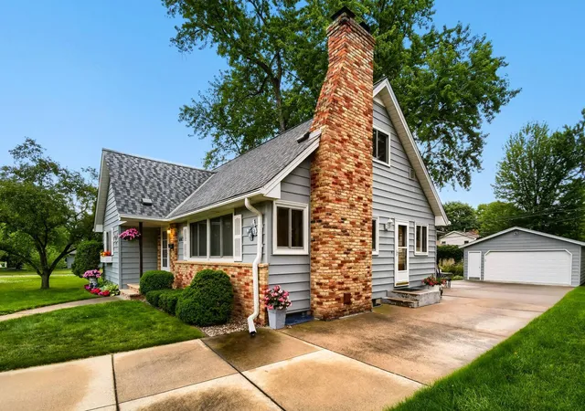 Photo 4 of Single family home for sale at 6907 46th Avenue N, Minneapolis, MN 55428 | MLS# 7124898 | Listing updated on 2026-09-01