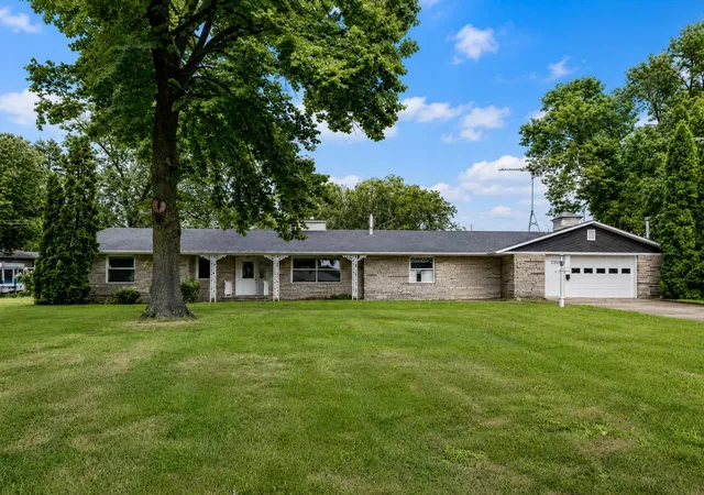 Photo 2 of Single family home for sale at 233 2nd Street Se, Madelia, MN 56062 | MLS# 7124908 | Listing updated on 2026-09-03