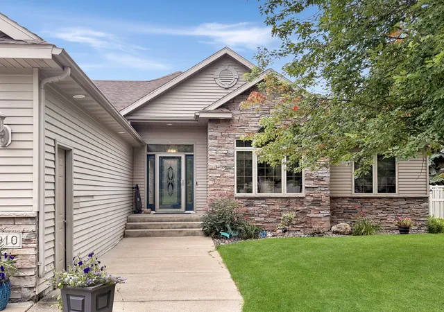 Photo 2 of Single family home for sale at 1910 Temminck Rd, Saint Cloud, MN 56301 | MLS# 7124915 | Listing updated on 2026-10-22