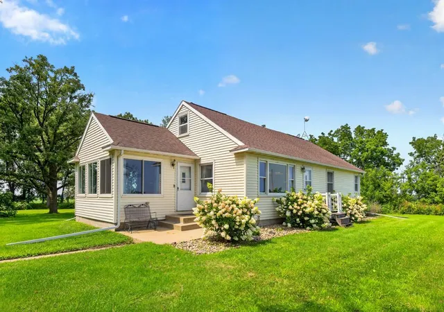 1st image of 9321 105th Ave Sw, Hayfield, MN 55940 | MLS# 7124927