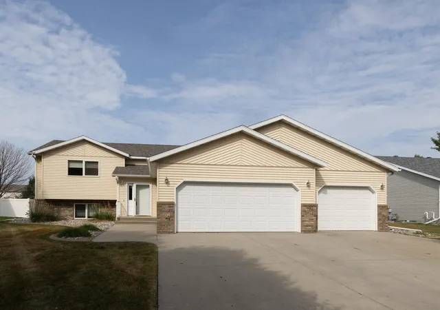 Photo 1 of Sale Pending at 3609 Westmoor Blvd, Moorhead, MN 56560 | MLS# 7124930 | Listing updated on 2026-09-03