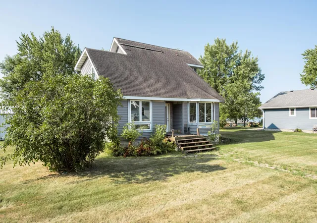 Photo 2 of Single family home for sale at 221 E Lake St, Parkers Prairie, MN 56361 | MLS# 7124939 | Listing updated on 2026-08-18