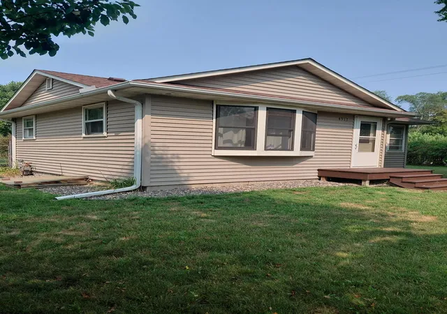 Photo 1 of Single family home for sale at 4917 Woodcrest Rd, Saint Paul, MN 55110 | MLS# 7124956 | Listing updated on 2026-08-13