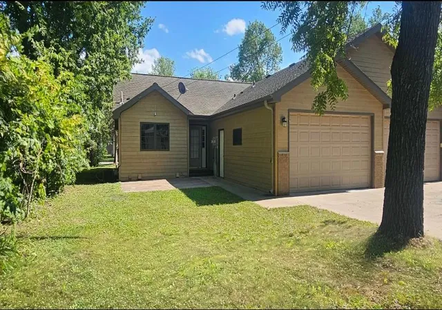 Photo 4 of Sale Pending at 13 E 3rd Street, Morris, MN 56267 | MLS# 7124999 | Listing updated on 2026-10-20