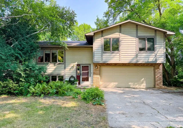1st image of 210 W Everett Ave, Fergus Falls, MN 56537 | MLS# 7125000