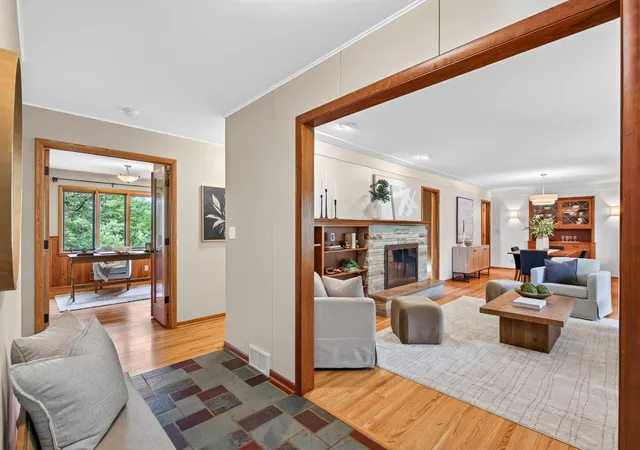 4th image of 15753 Cedar Ridge Rd, Eden Prairie, MN 55347 | MLS# 7125005