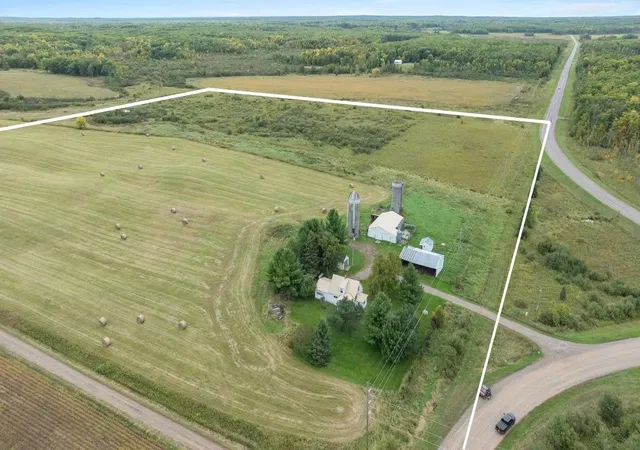 Photo 2 of Single family home for sale at 35053 180th Avenue, Onamia, MN 56359 | MLS# 7125006 | Listing updated on 2026-09-30