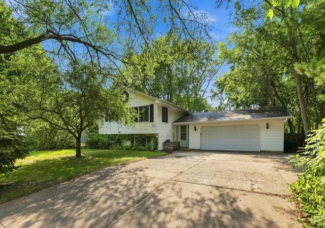 Photo 1 of Single family home for sale at 1325 Xylon Ave N, Champlin, MN 55316 | MLS# 7125034 | Listing updated on 2026-10-08