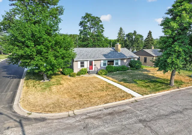 1st image of 1401 Bryant St, Alexandria, MN 56308 | MLS# 7125045