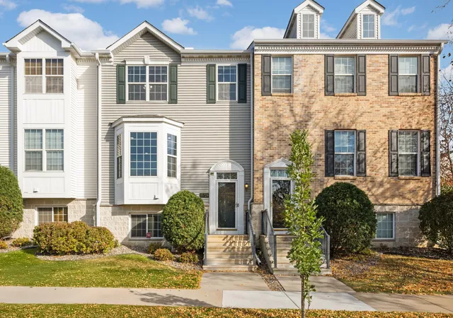 Photo 4 of Single family home for sale at 15729 Porchlight Ln, Eden Prairie, MN 55347 | MLS# 7125062 | Listing updated on 2026-10-08