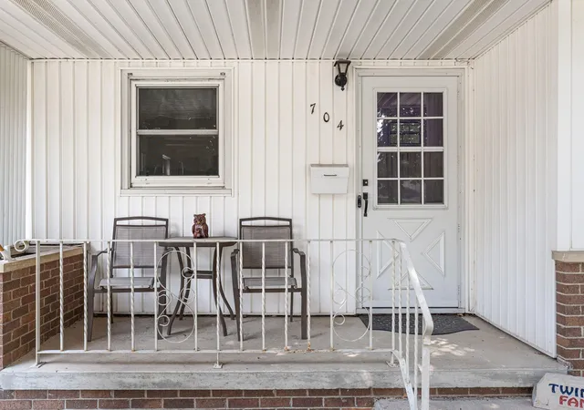 2nd image of 704 E School St, Owatonna, MN 55060 | MLS# 7125073