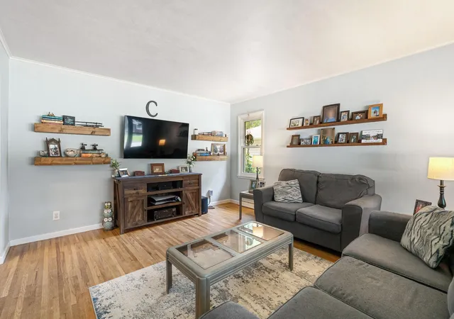 3rd image of 704 E School St, Owatonna, MN 55060 | MLS# 7125073