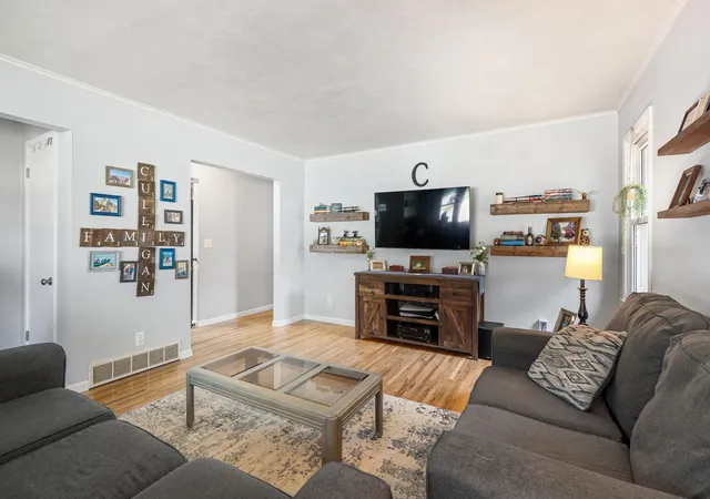 5th image of 704 E School St, Owatonna, MN 55060 | MLS# 7125073