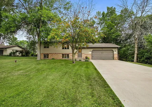 Photo 2 of Sale Pending at 1557 Wildwood Rd, Saint Cloud, MN 56303 | MLS# 7125089 | Listing updated on 2026-08-31