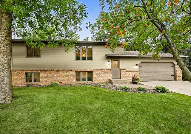 Photo 3 of Sale Pending at 1557 Wildwood Rd, Saint Cloud, MN 56303 | MLS# 7125089 | Listing updated on 2026-08-31