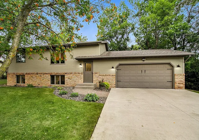 Photo 3 of Sale Pending at 1557 Wildwood Rd, Saint Cloud, MN 56303 | MLS# 7125089 | Listing updated on 2026-08-31