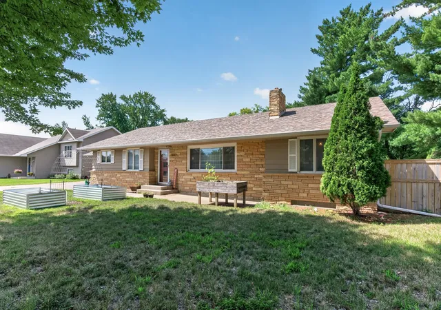 Photo 1 of Single family home for sale at 816 8th St, Farmington, MN 55024 | MLS# 7125102 | Listing updated on 2026-09-25