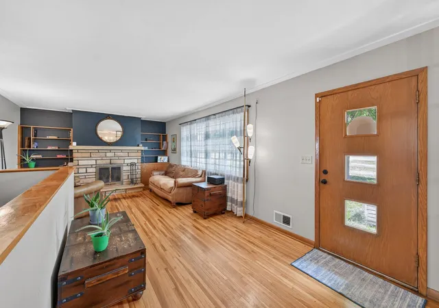 Photo 3 of Single family home for sale at 816 8th St, Farmington, MN 55024 | MLS# 7125102 | Listing updated on 2026-09-25