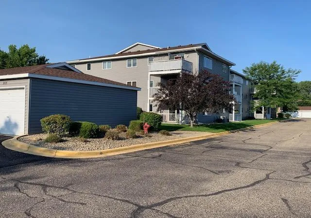 Listing Photo 4 - Condo for sale in building located at 880 Lyn Wy, Hastings, MN 55033 - Unit #204