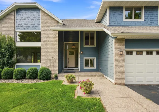 2nd image of 10340 Summer Pl, Eden Prairie, MN 55347 | MLS# 7125133