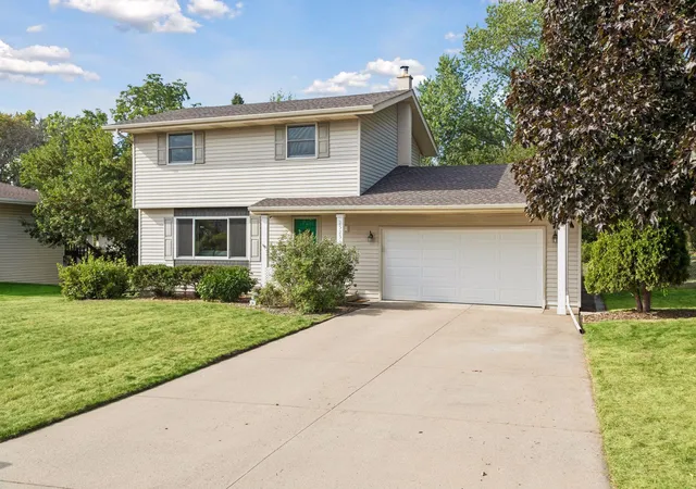 Photo 3 of Single family home for sale at 2525 Blomquist Ave, Saint Paul, MN 55110 | MLS# 7125137 | Listing updated on 2026-09-03