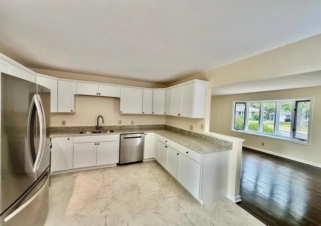 Photo 3 of Single family home for sale at 2021 Chambers St, Maplewood, MN 55109 | MLS# 7125151 | Listing updated on 2026-09-15