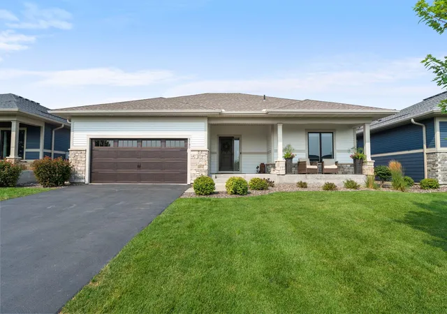 1st image of 5190 Sundial Ln, Saint Paul, MN 55129 | MLS# 7125185