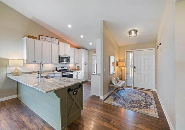 2nd image of 7737 205th St W, Lakeville, MN 55044 | MLS# 7125189