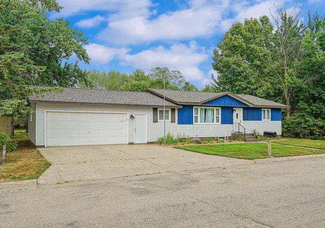 Photo 2 of Single family home for sale at 452 4th Street Nw, Perham, MN 56573 | MLS# 7125201 | Listing updated on 2026-10-06