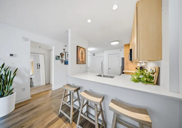 Photo 4 of Condo for sale at 48 Groveland Ter #B204, Minneapolis, MN 55403 | MLS# 7125203 | Listing updated on 2026-09-02