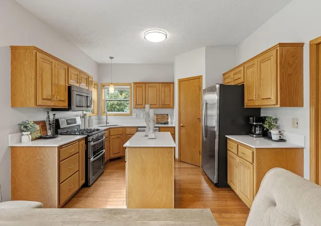 Photo 4 of Sale Pending at 9290 Crk Way, Savage, MN 55378 | MLS# 7125215 | Listing updated on 2026-08-31