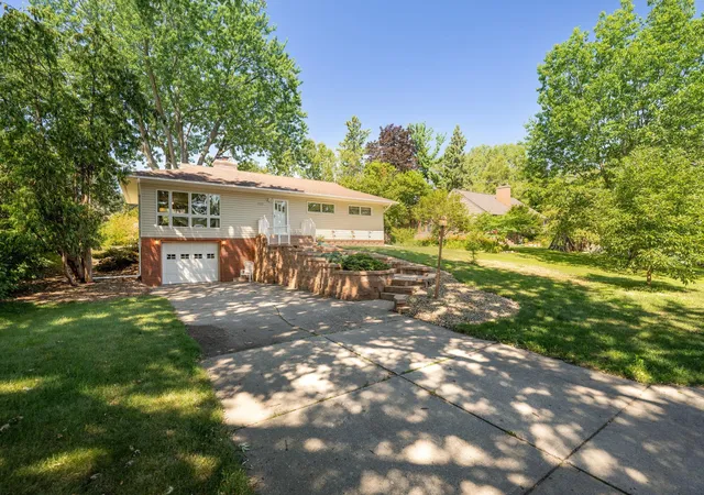 2nd image of 2001 Herschel St, Saint Paul, MN 55113 | MLS# 7125224