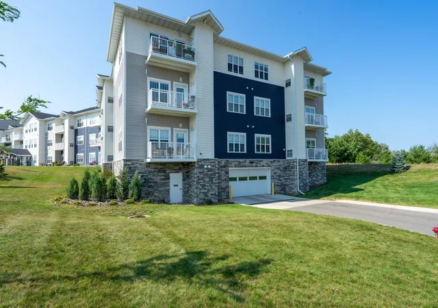 2nd image of 7084 Glory Rd #105, Baxter, MN 56425 | MLS# 7125297