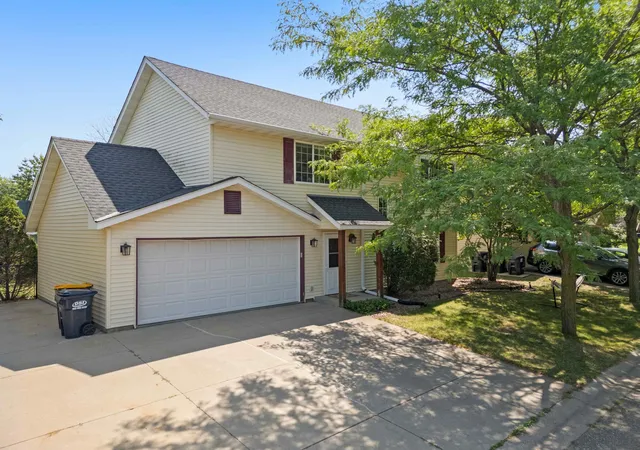 1st image of 1201 Aspen Ct, Farmington, MN 55024 | MLS# 7125306