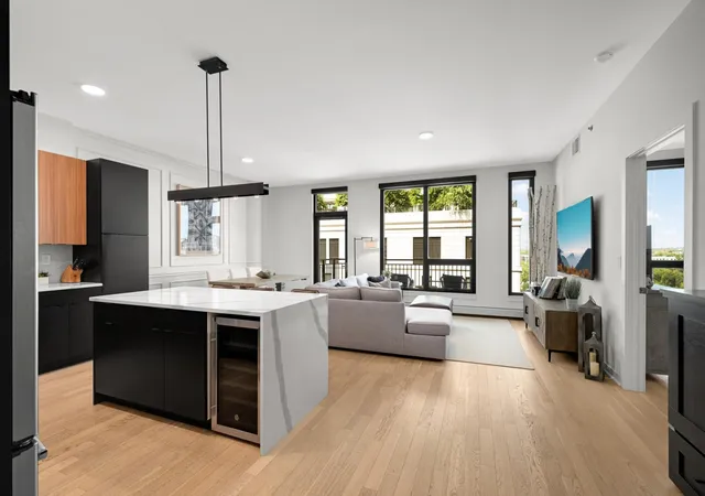 Photo 2 of Condo for sale at 1240 S 2nd Street #522, Minneapolis, MN 55415 | MLS# 7125314 | Listing updated on 2026-09-03